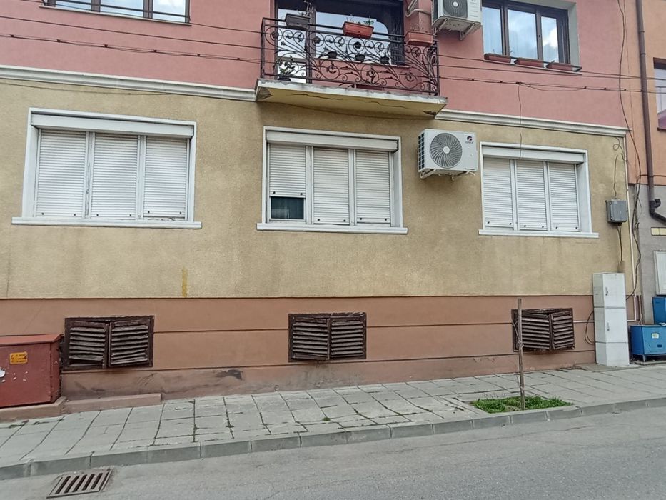 Дървена дограма със стъклопакет + ролетни щори