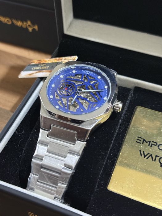 Часовник Emporio Watch