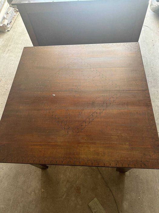 Дървени мебели от масивно дърво - маси, столове, скринове