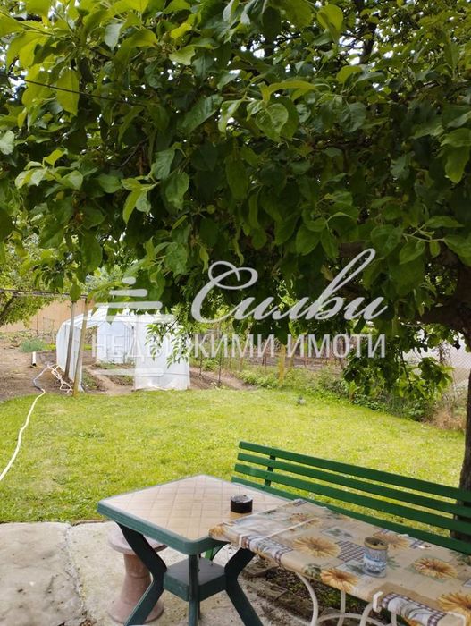 Двуетажна ТУХЛЕНА къща с ГАРАЖ - с. Мадара