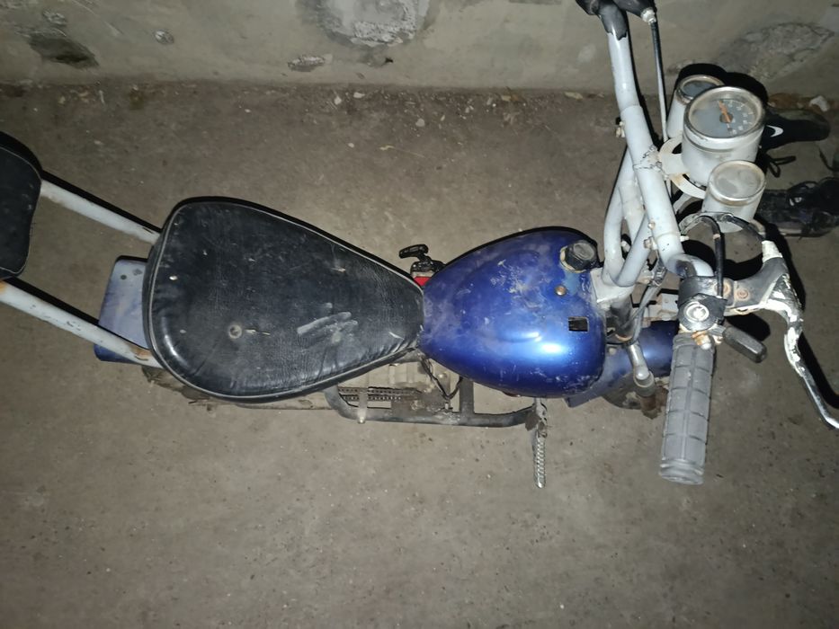 Vând motocicleta de asfalt foarte rară