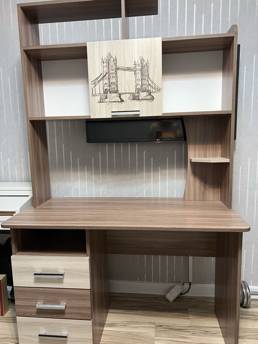 Школьная парта в детскую в хорошем состоянии