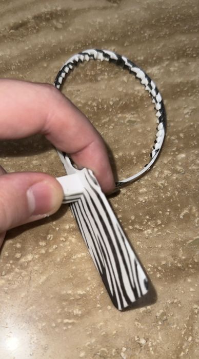 Tag Off White Zip Tie / Leather
