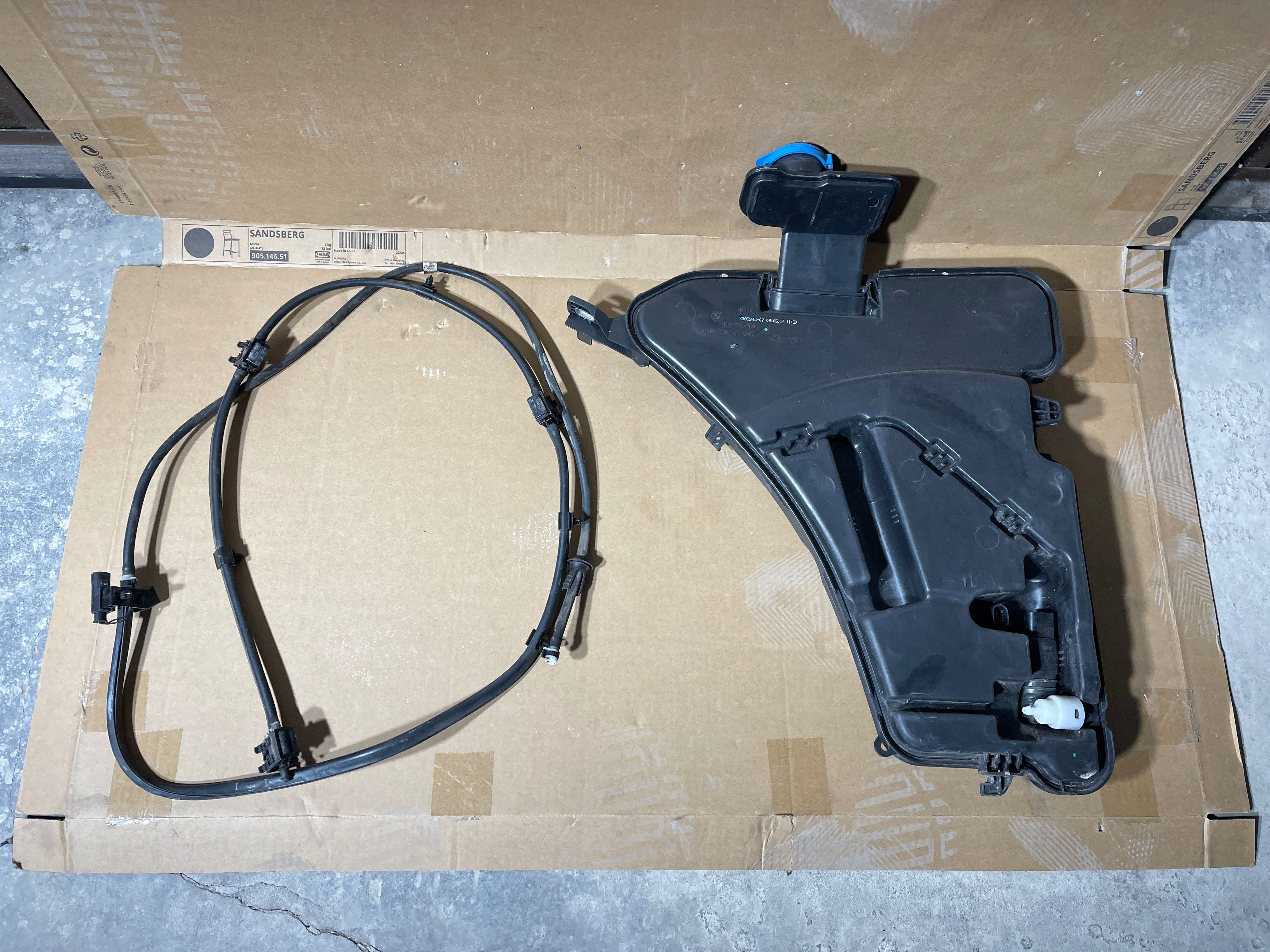 Rezervor spalator parbriz / Set duza  Bmw seria 5 G30/31 7 G11/12