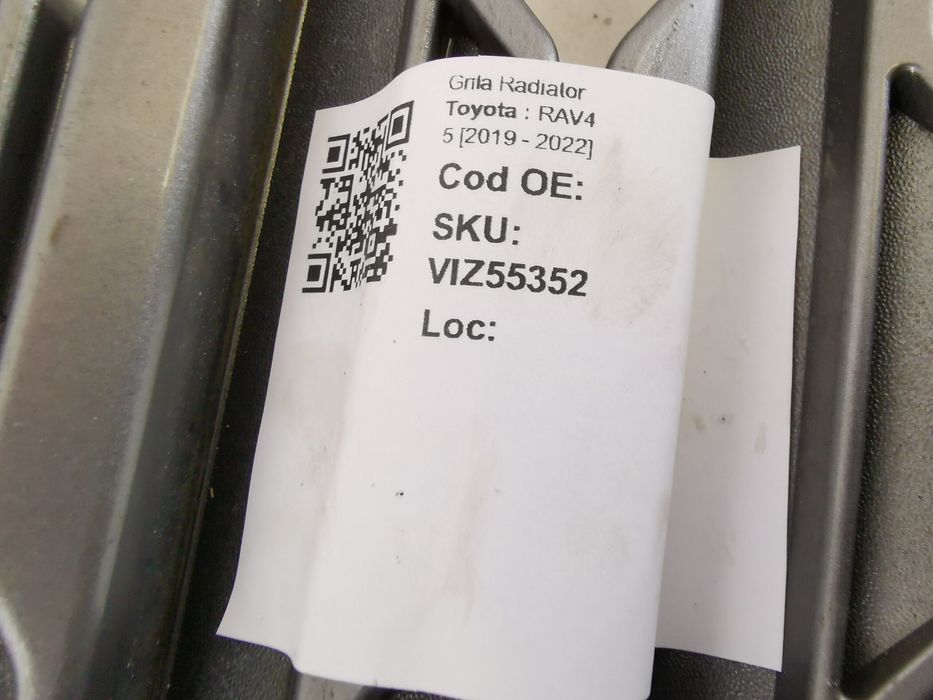 Радиаторна решетка Тойота РАВ4 / Toyota RAV4 Оригинална в добро състоя