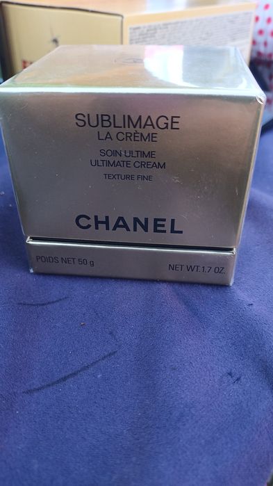 Vând crema originala Chanel !
