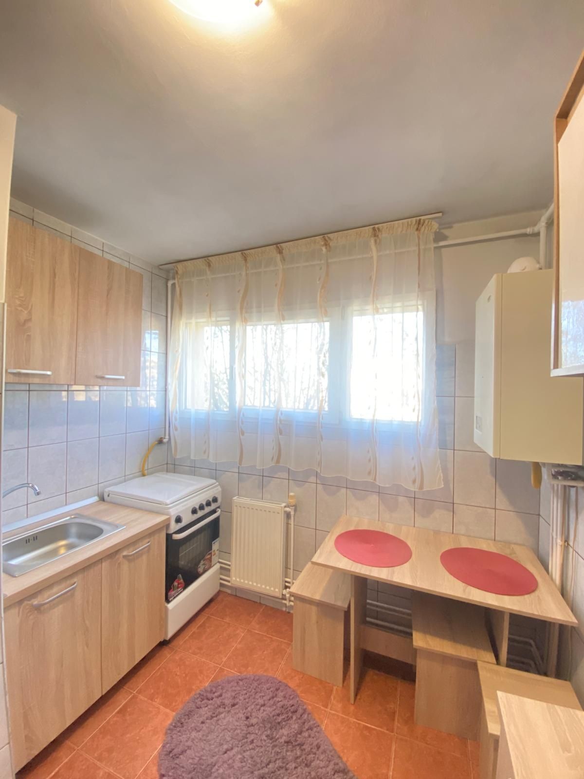 Închiriez apartament cu 3 camere