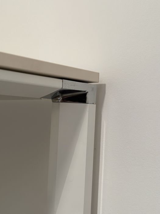 Birou modern pe cadru metalic