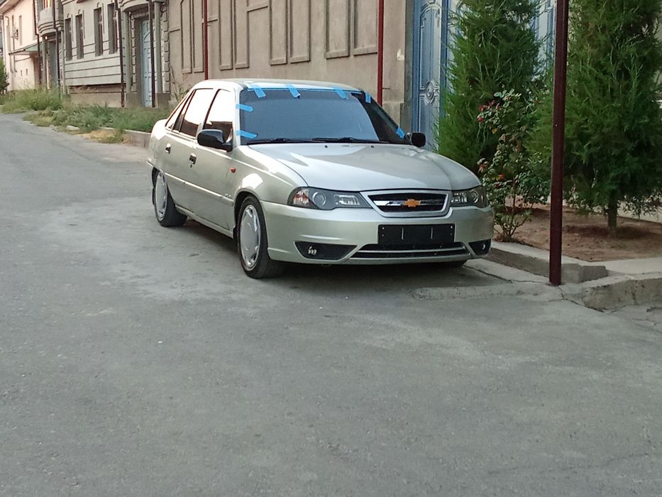 Moshina sotiladi benzinda