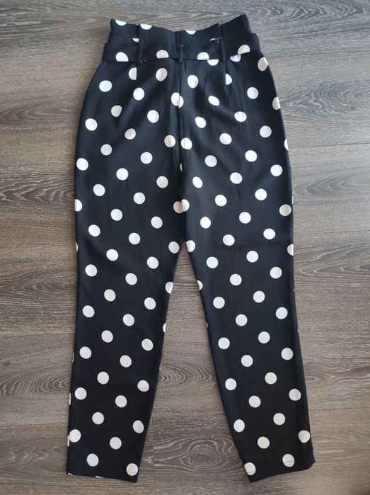 Pantaloni eleganti  cu buline, marca Stradivarius, marimea 34
