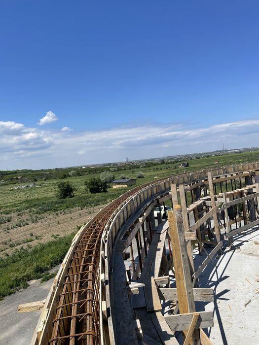 Mester  constructor de case .