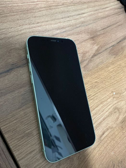 Продаю iPhone 12