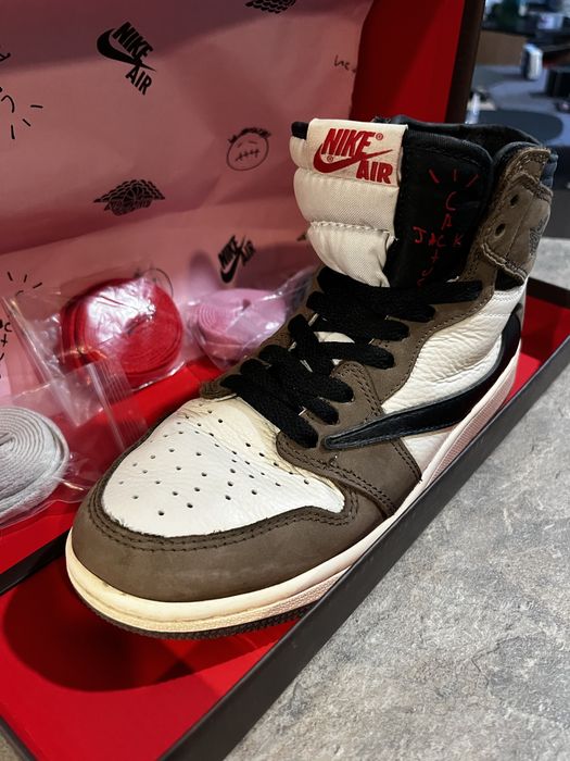 Nike x Travis Scott Air Jordan 1 Обувки
