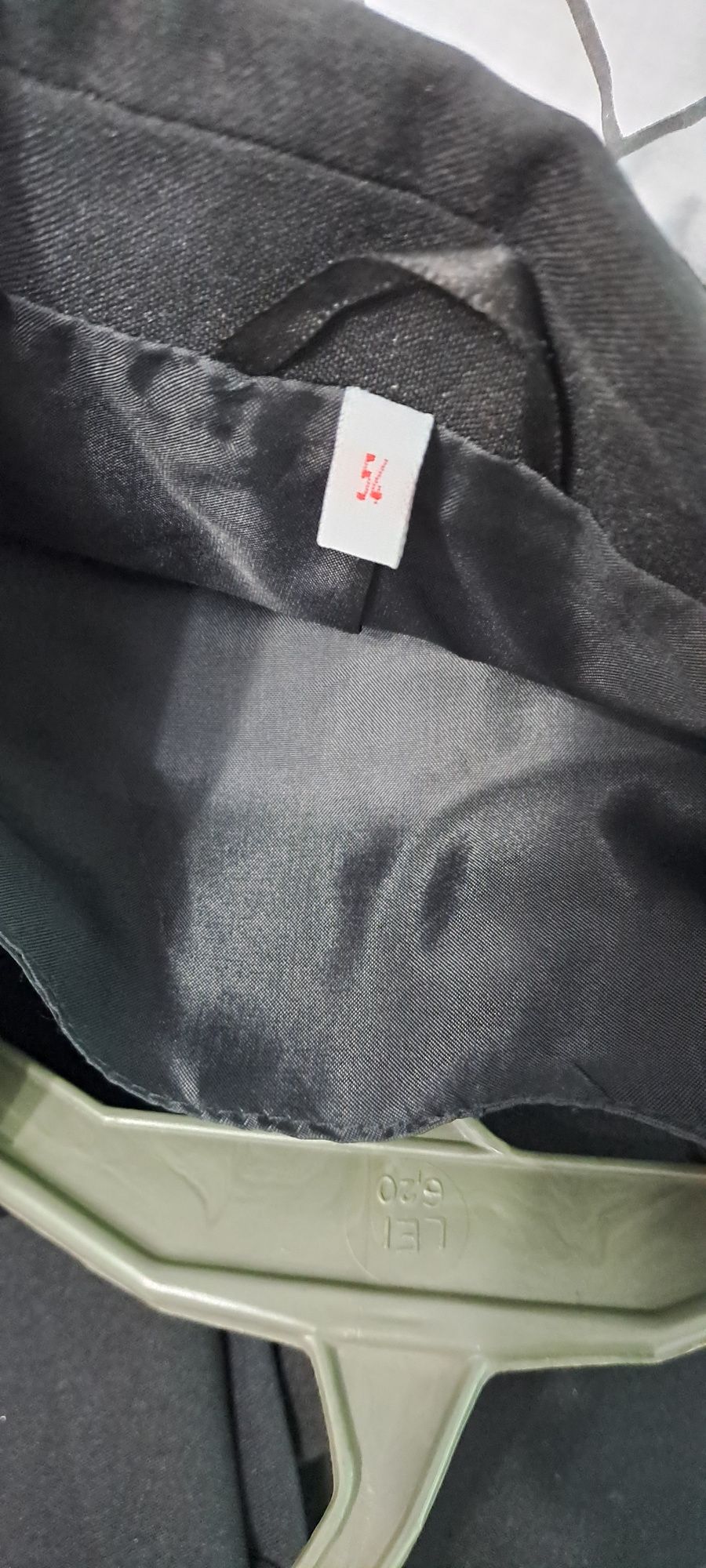 Vând costum de bărbat 3 piese mărimea 54