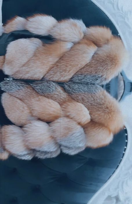 Vand haina din blana de vulpe