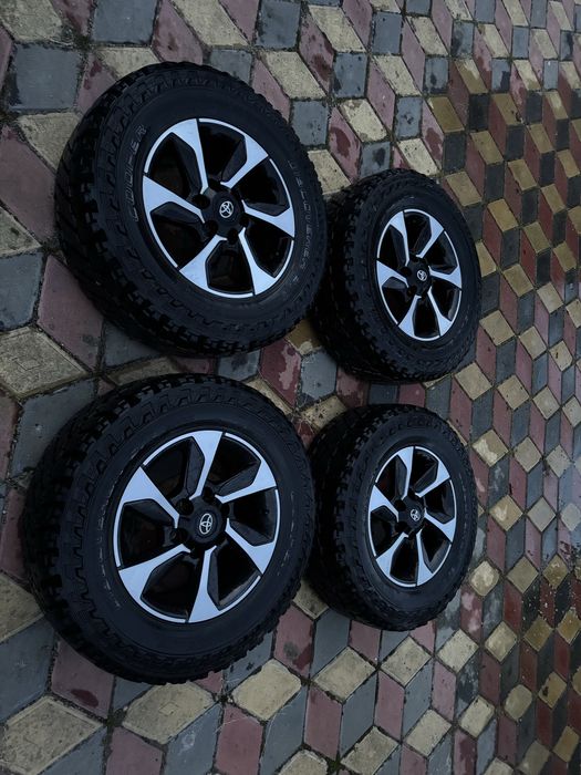 Vând roți toyota hilux originale R17