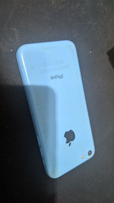 4 iPhone-uri pentru piese