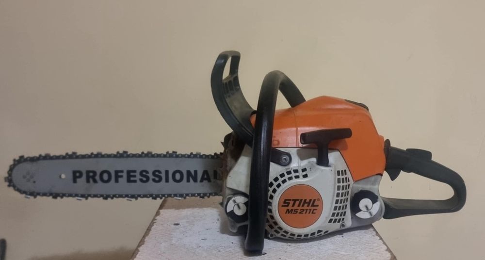 Vând drujba Stihl Ms 211C