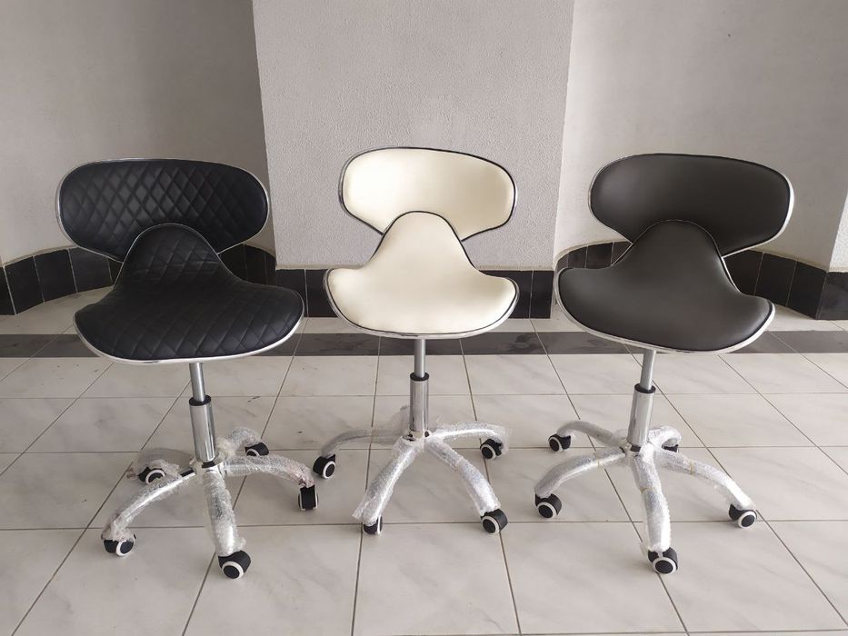 Стулья. На колёсах.Для салонов и т д.