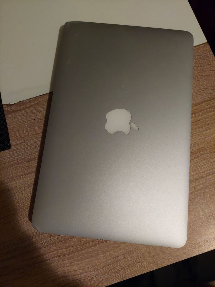 Apple Macbook Air 11” mid 2013 + carcasa