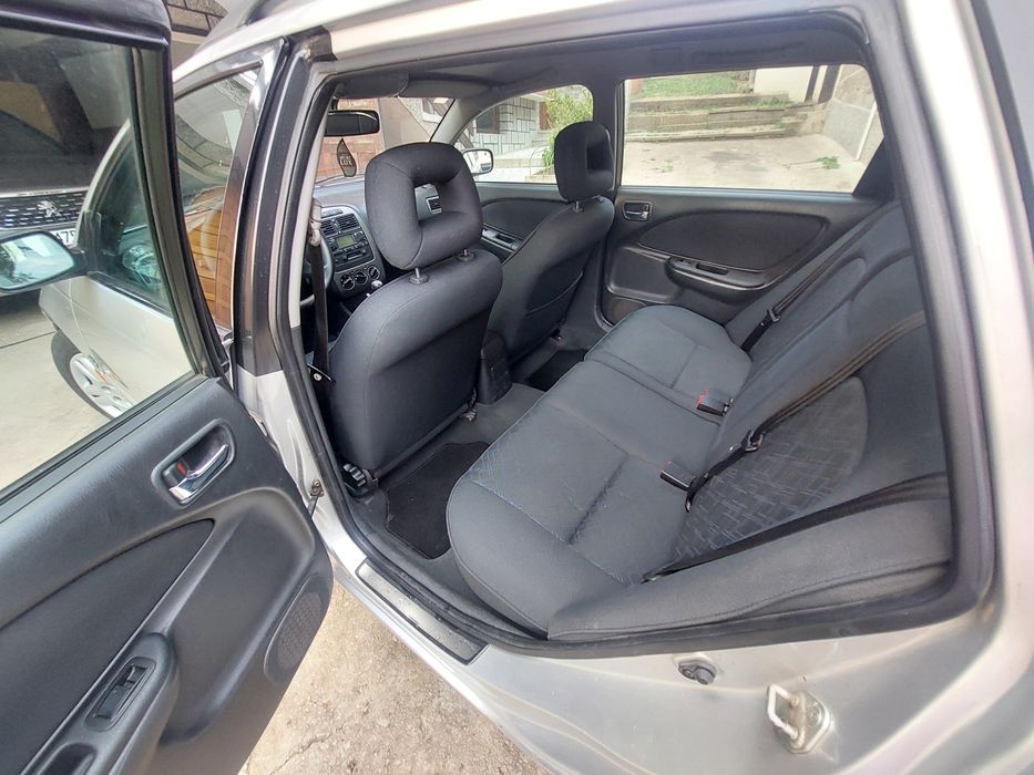 Тойота Авенсис D4D 2000 куб.