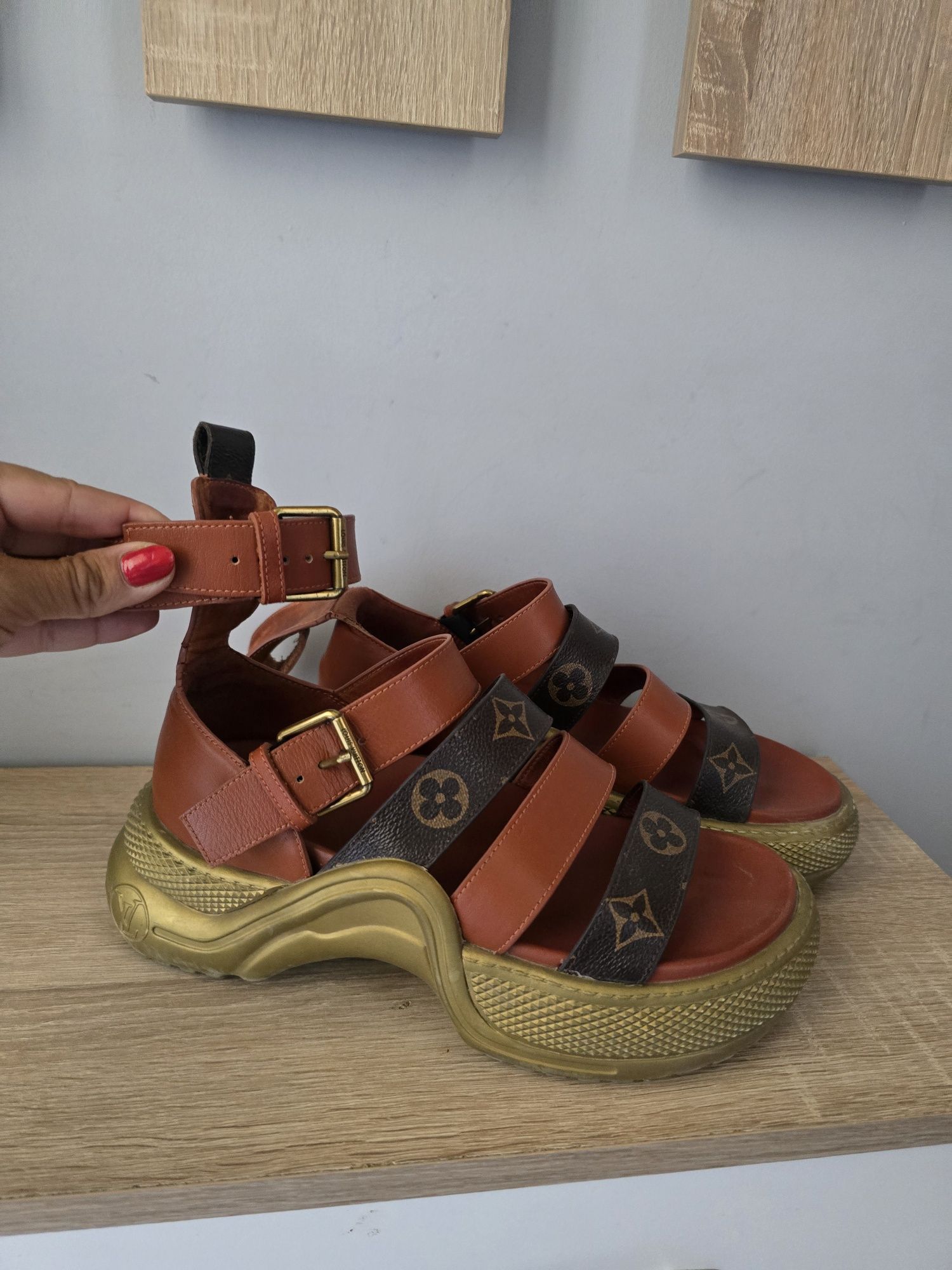 Сандали luis vuton, michael kors, ugg