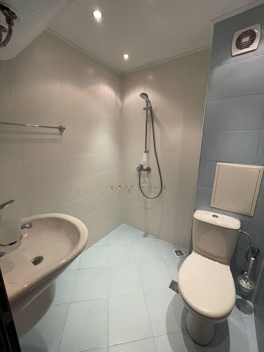 Дава се под наем Тристаен апартамент в Бургас, Славейков - 72 кв.м за 612 € - Снимка #5