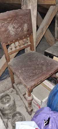 Scaun lemn cu piele vechi