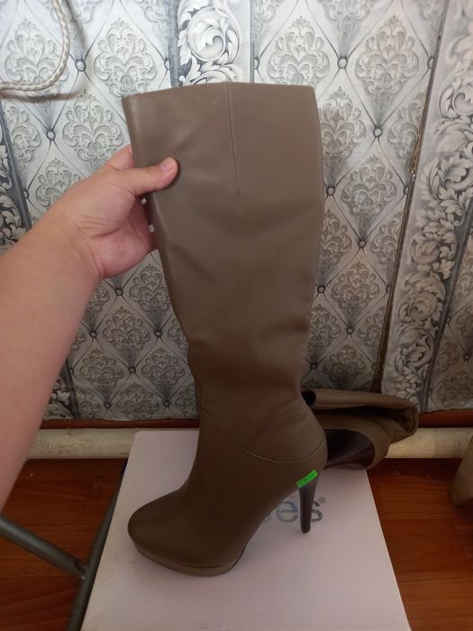 Продам сапоги новые