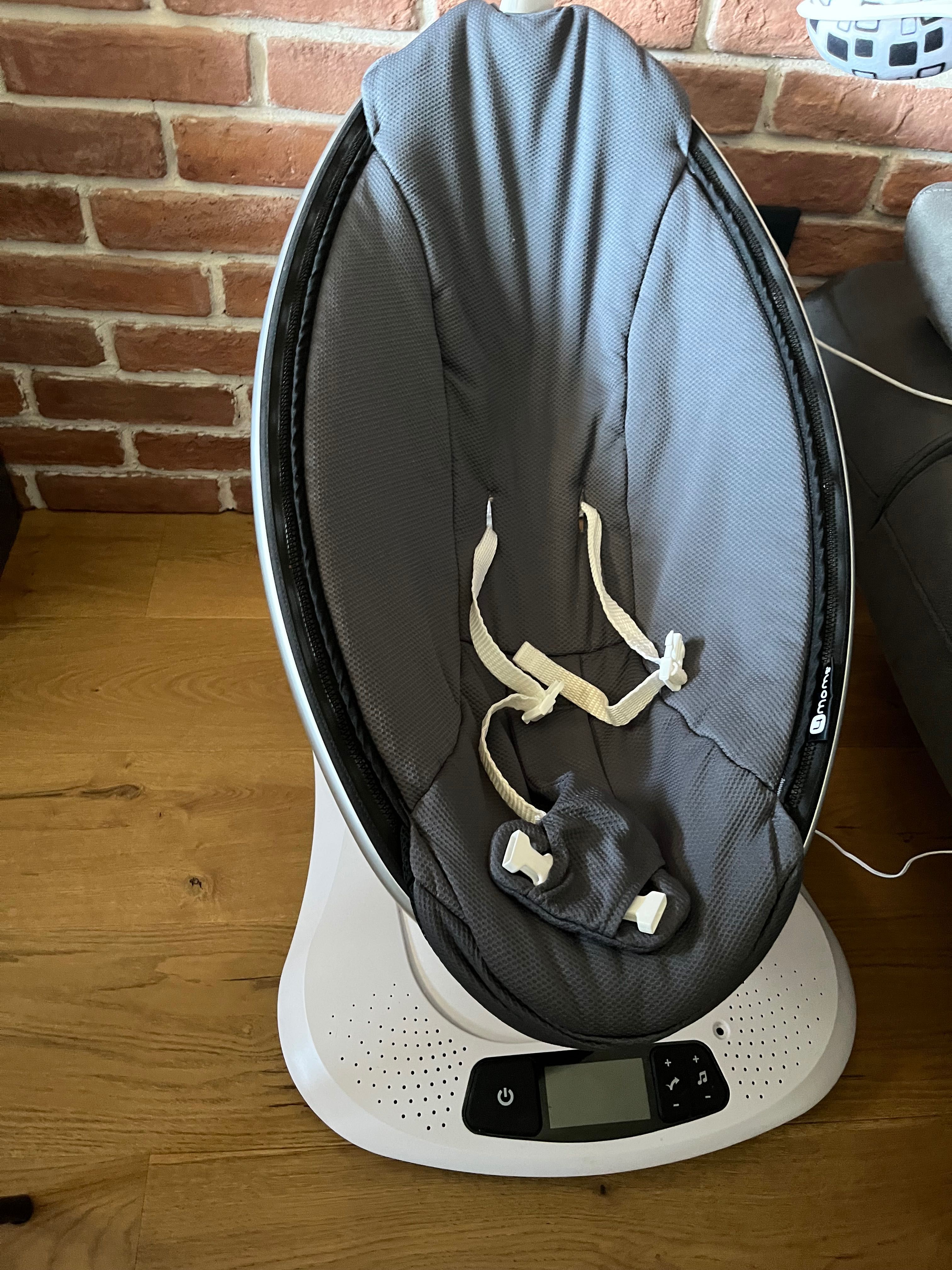 Електрическа бебешка люлка mamaRoo 4.0 Classic черна без забележки