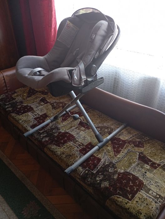 Vând căruț pentru bebelusi