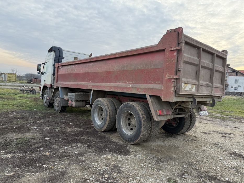 Volvo 8x4 basculabil
