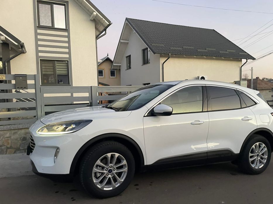 Ford Kuga 5 usi Titanium 2.5 Duratec FHEV 190 CP AT, in garantie