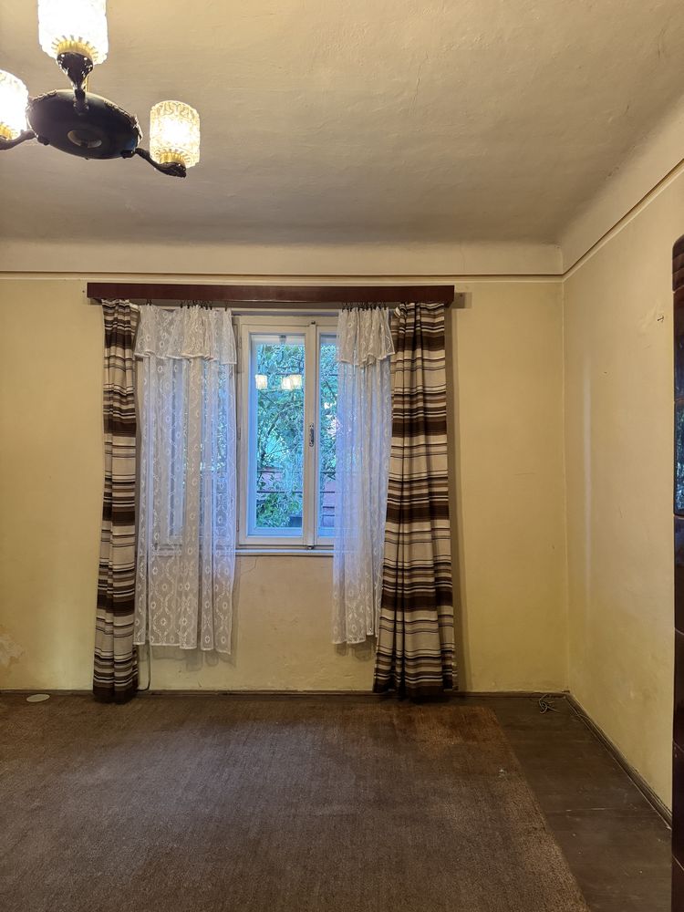 Vand casa 4 camere strada Magheranului curte comuna
