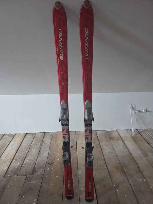 Vând schi Blizard