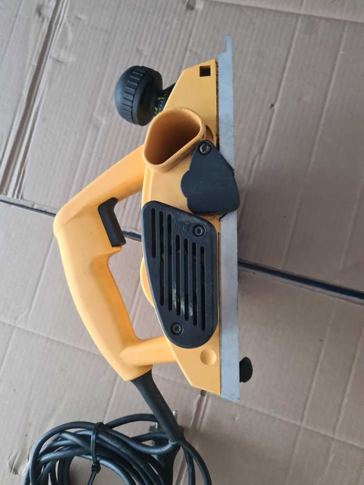 Rindea electrica Dewalt 600 wati