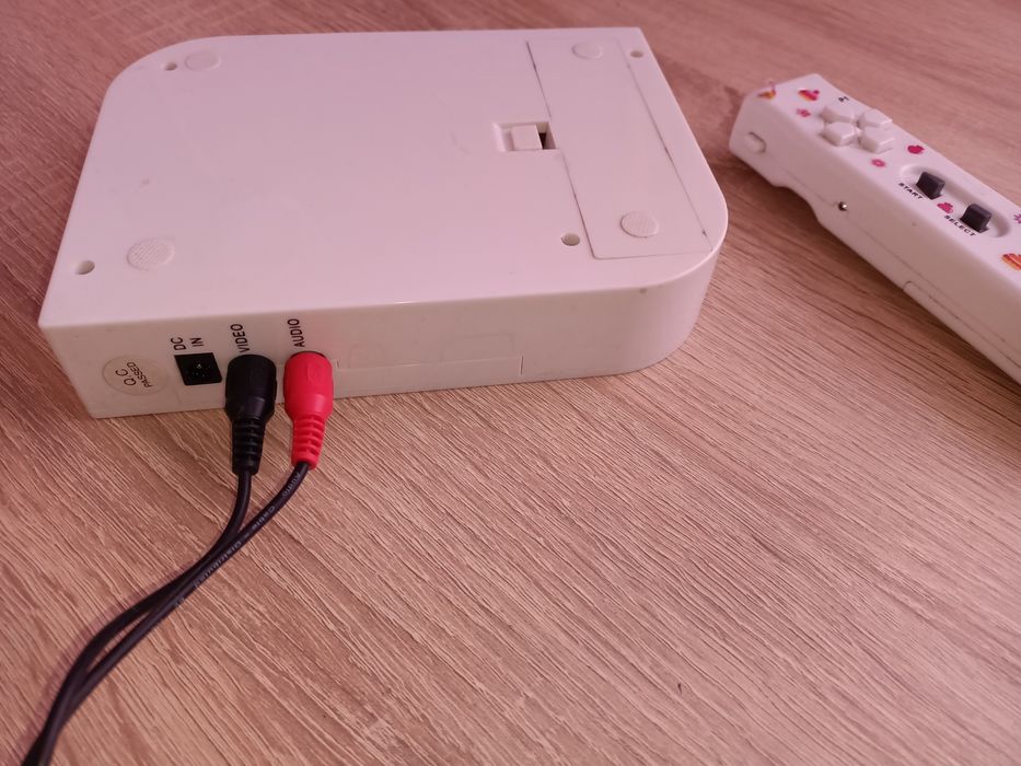 Vând joc pe televizor