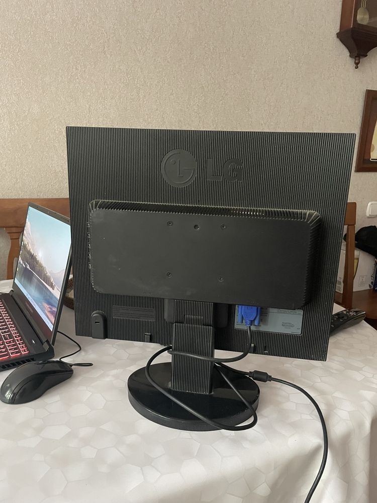 Продам монитор LG