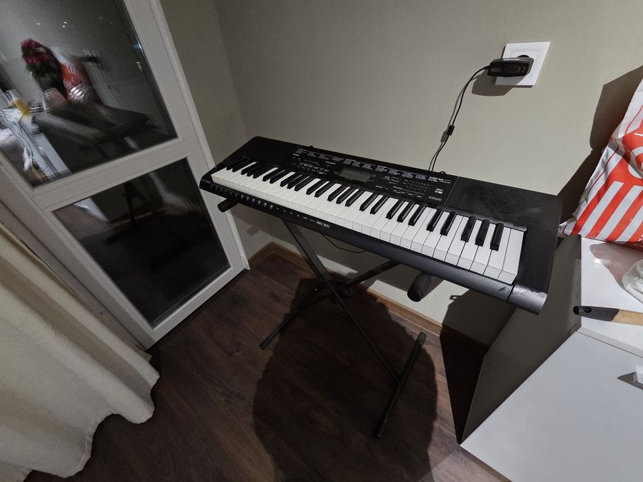 Пиано CASIO CKT-3500 със стойка