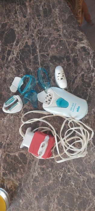 Vând epilatoare Braun 100 lei si Rowenta 80 lei