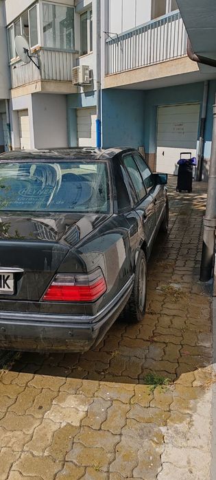 Продавам Мерцедес Е 300