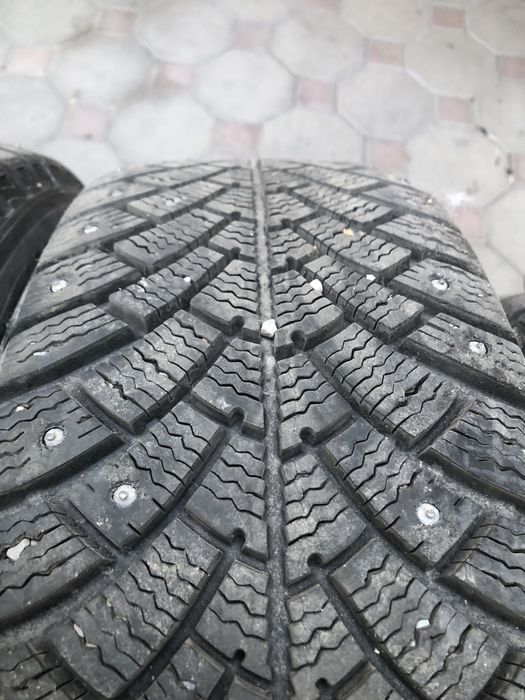Комплект зимних шин