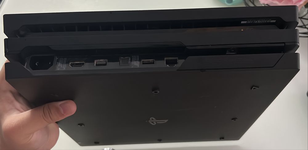 Vand PS4 PRO + un controller