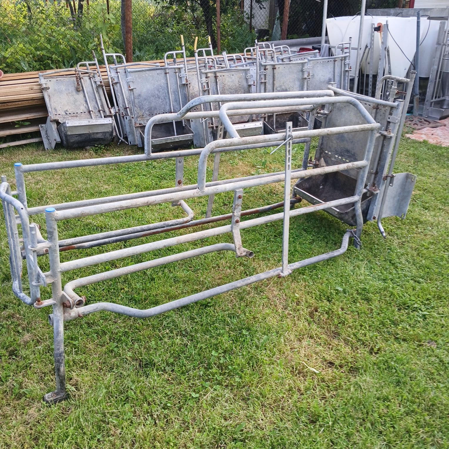 Hranitori porci,boxe fatare,Germania