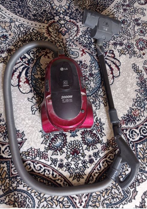 Пылесос без мешка для сбора пыли.