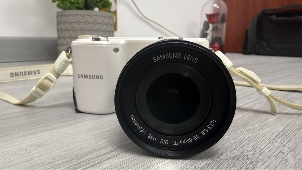 Samsung NX2000 mirrorless smartcam