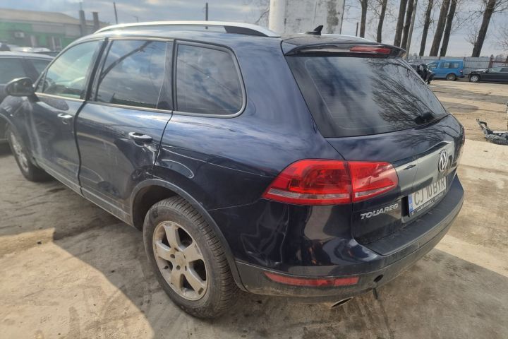 Fuzeta stanga fata 7p0407246a Volkswagen VW Touareg generatia 2 7P [2