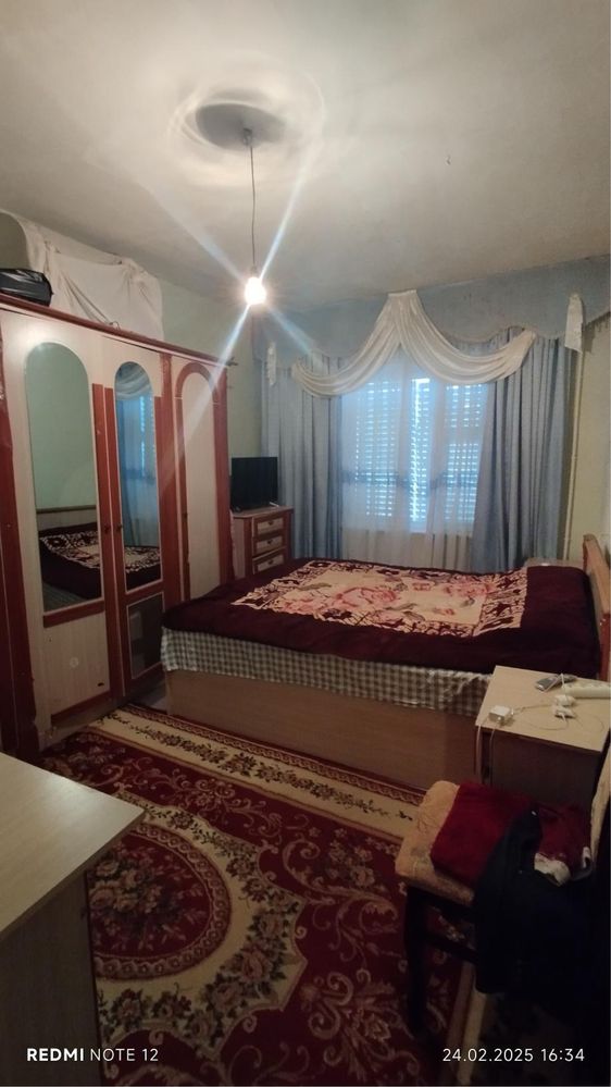 Srochna 3 xonali kvartira sotiladi 5 qavatli  dom 3 qavat