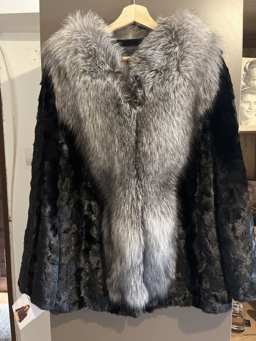 Haina din blana naturala neagra