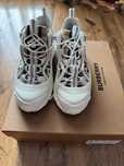 Adidasi Burberry